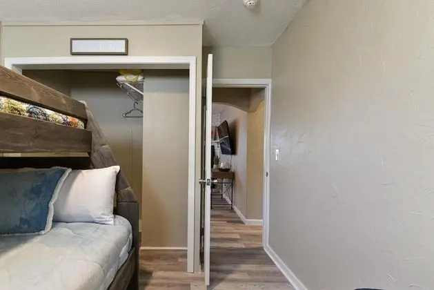 Ev (Stay-n-Play - DOWNTOWN BRANSON - Free)