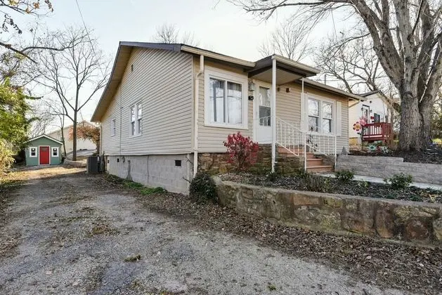 Ev (Stay-n-Play - DOWNTOWN BRANSON - Free)