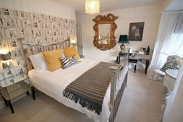 Tek Büyük Yataklı Oda, Banyolu/Duşlu