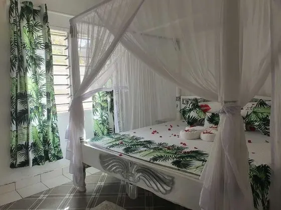Honeymoon Tek Büyük Yataklı Oda