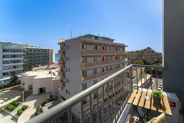 Üç Kişilik Oda