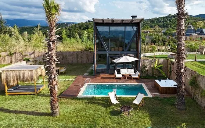 1+1 Bungalov, Göl Manzaralı, Isıtmalı Özel Havuzlu