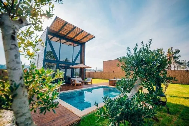 1+1 Bungalov, Göl Manzaralı, Isıtmalı Özel Havuzlu