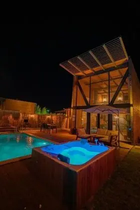 Bungalow 2+1 Oda, Göl Manzaralı, Isıtmalı Özel Havuzlu