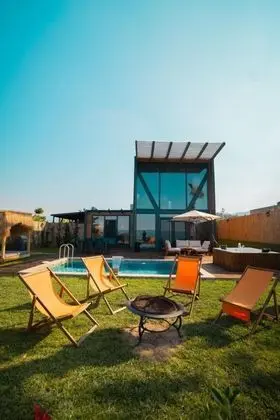 Bungalow 2+1 Oda, Göl Manzaralı, Isıtmalı Özel Havuzlu