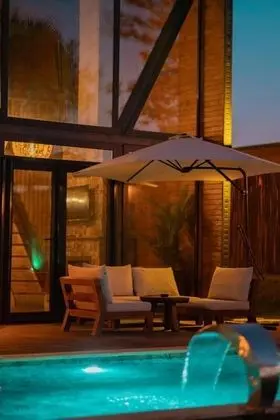 Bungalow 2+1 Oda, Göl Manzaralı, Isıtmalı Özel Havuzlu
