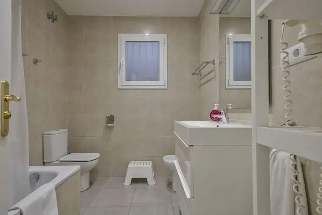 Apart Daire, 4 Yatak Odası, Balkon, Şehir Manzaralı