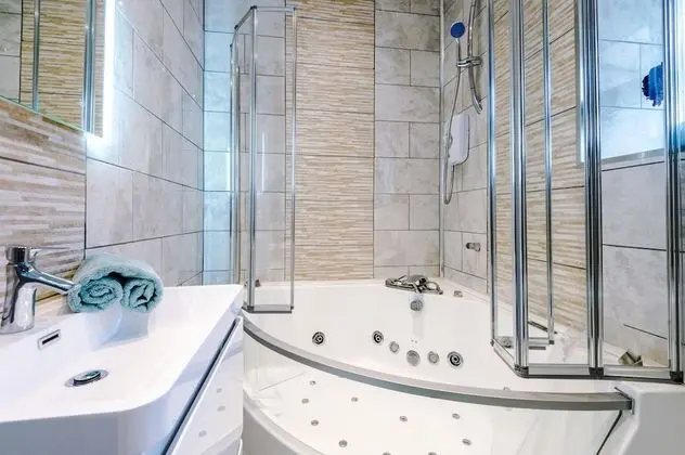 Deluxe Apart Daire, Sıcak Su Havuzu