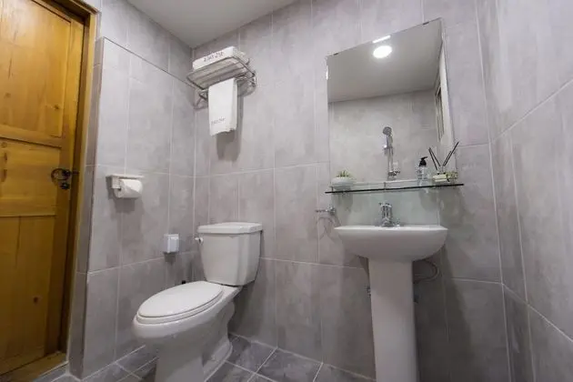 Dört Kişilik Oda, 2 Büyük (Queen) Boy Yatak, Ortak Banyo
