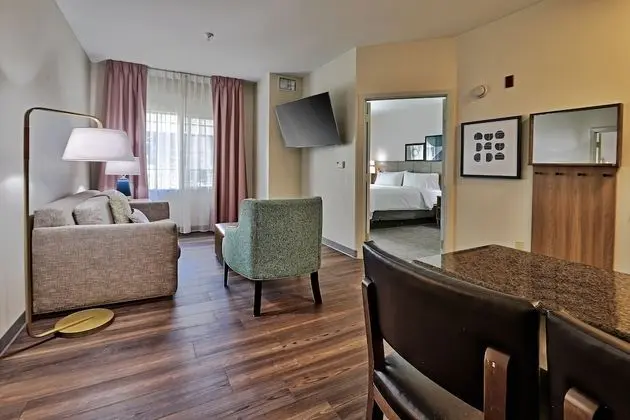 Süit, 2 Yatak Odası, Mutfak (1 King Bed, 2 Dbl Beds)