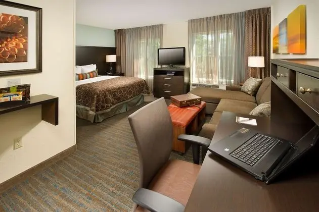 Süit, 1 Büyük (Queen) Boy Yatak ve Çekyat (One Bedroom)