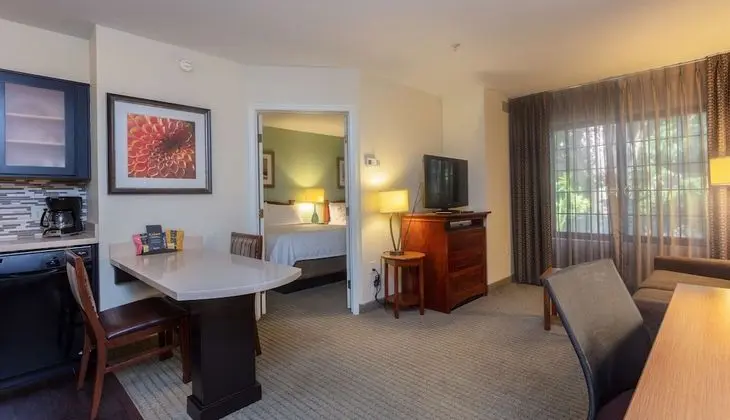 Süit, Birden Çok Yatak (One Bedroom)