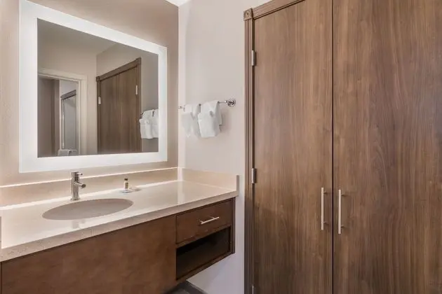 Oda, 1 Yatak Odası, Mutfak (Bath/Shower Combo)