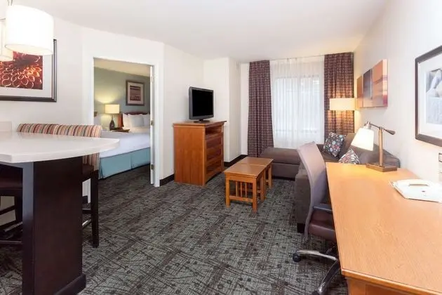 Süit, Birden Çok Yatak (Two Bedroom Suite - One King and One)