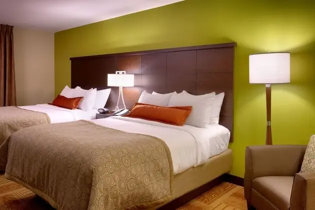 Süit, 2 Yatak Odası, Engellilere Uygun, Mutfak (Accessible Tub, 1 King, 2 Queen Beds)