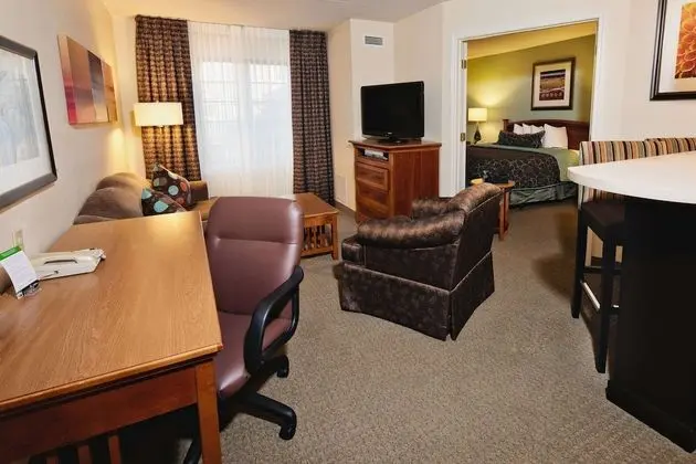 Süit, 1 Büyük (Queen) Boy Yatak ve Çekyat, Engellilere Uygun (Mobility Tub One Bedroom)