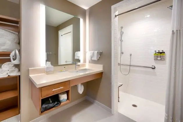 Süit, 1 Yatak Odası, Engellilere Uygun, Mutfak (Mobility,Roll-In Shower)