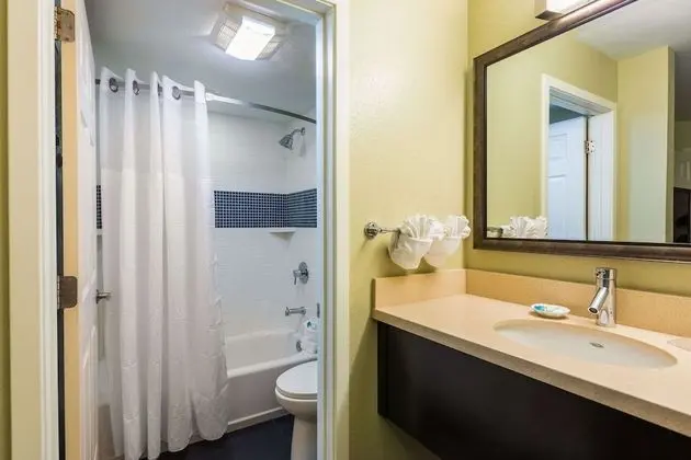 Süit, 1 Büyük (Queen) Boy Yatak, Engellilere Uygun (Mobility Tub One Bedroom)