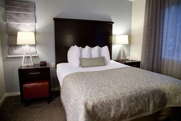 Süit, 1 Büyük (Queen) Boy Yatak ve Çekyat (One Bedroom)