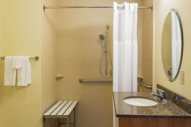 Süit, 2 Yatak Odası, Engellilere Uygun, Mutfak (Communications, Roll In Shower)