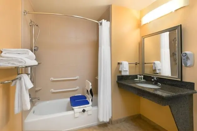 Süit, 2 Yatak Odası, Engellilere Uygun, Mutfak (1 King & 2 Double Beds)