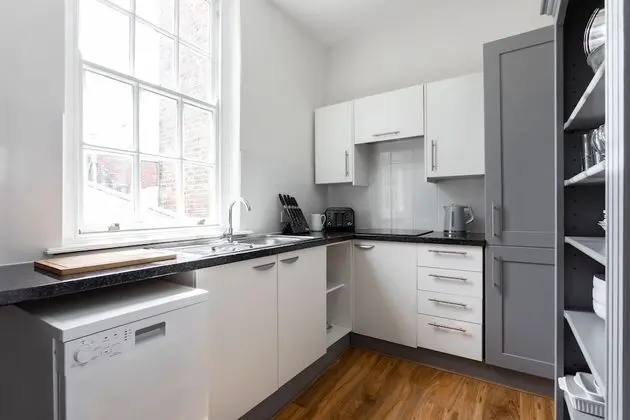 Deluxe Apart Daire, Banyolu/Duşlu (The Bright Suite)