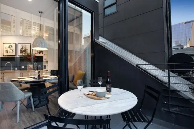 Design Apart Daire, 2 Büyük (Queen) Boy Yatak, Sigara İçilmez