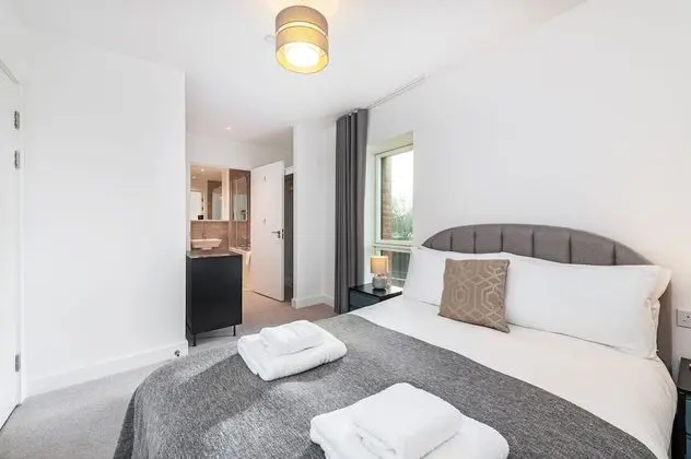 Spacious 2 bed with balcony
