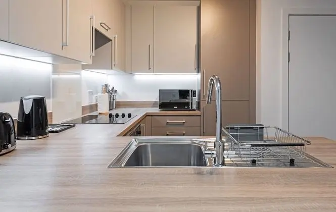 Spacious 2 bed with balcony