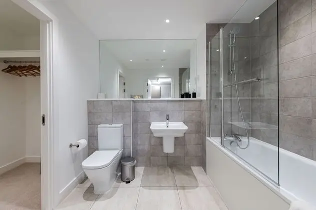 Spacious 2 bed with balcony