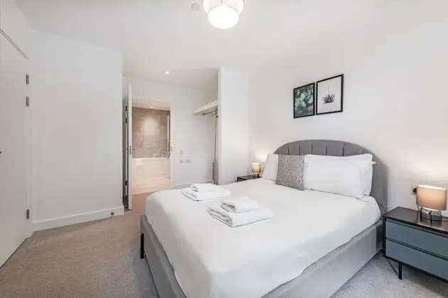 Stylish 1 bed with balcony