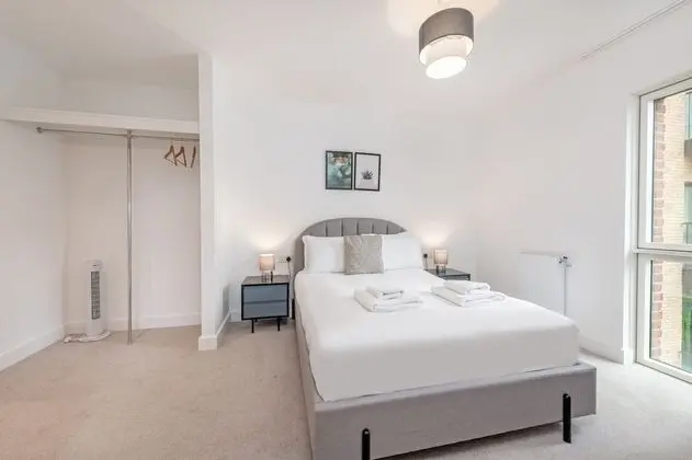 Stylish 1 bed with balcony