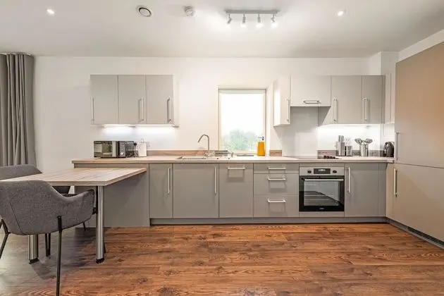 Stylish 1 bed with balcony