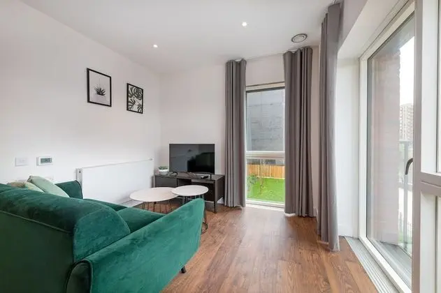 Stylish 1 bed with balcony