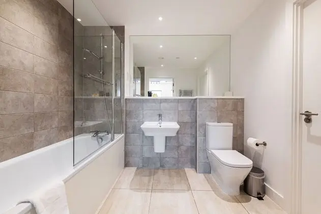 Stylish 1 bed with balcony