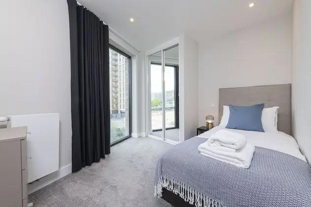 Homely 2 bed with balcony