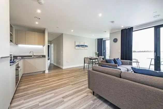 Homely 2 bed with balcony