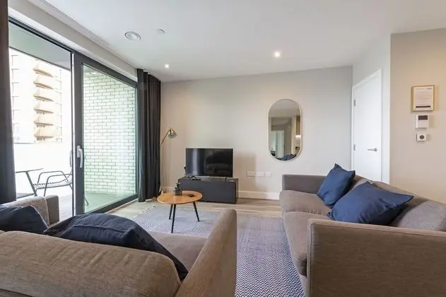Homely 2 bed with balcony