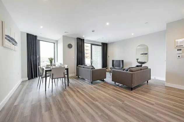 Homely 2 bed with balcony