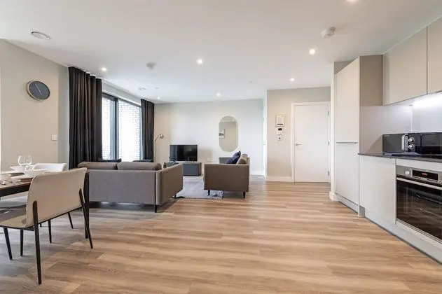 Homely 2 bed with balcony