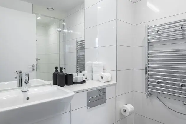 Homely 2 bed with balcony