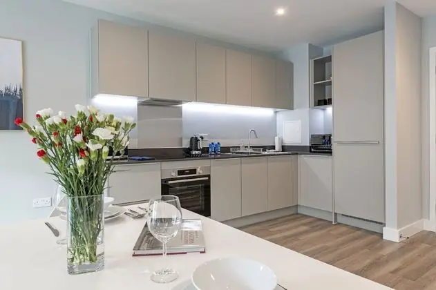 Modern 1 bed with balcony