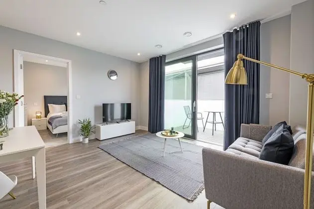 Modern 1 bed with balcony