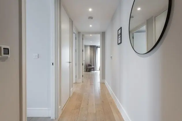 Elegant 2 bed with balcony