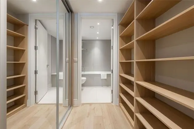 Elegant 2 bed with balcony