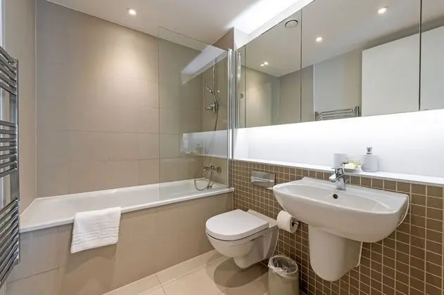 Elegant 2 bed with balcony