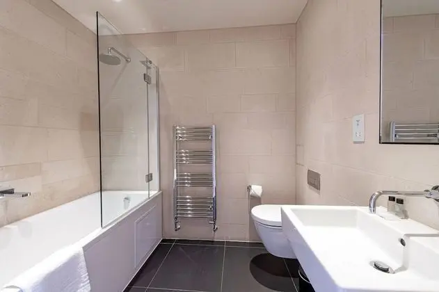 Chic 1 bed at Pear Place with balcony - PP03