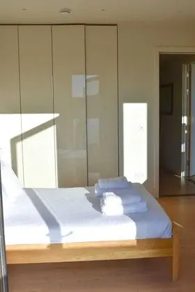 Chic 1 bed at Pear Place with balcony - PP03