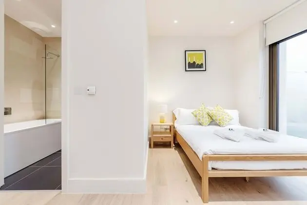 Chic 1 bed at Pear Place with balcony - PP04