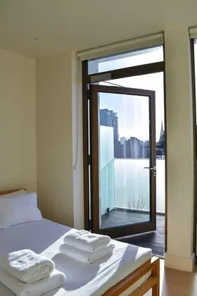 Chic 1 bed at Pear Place with balcony - PP04